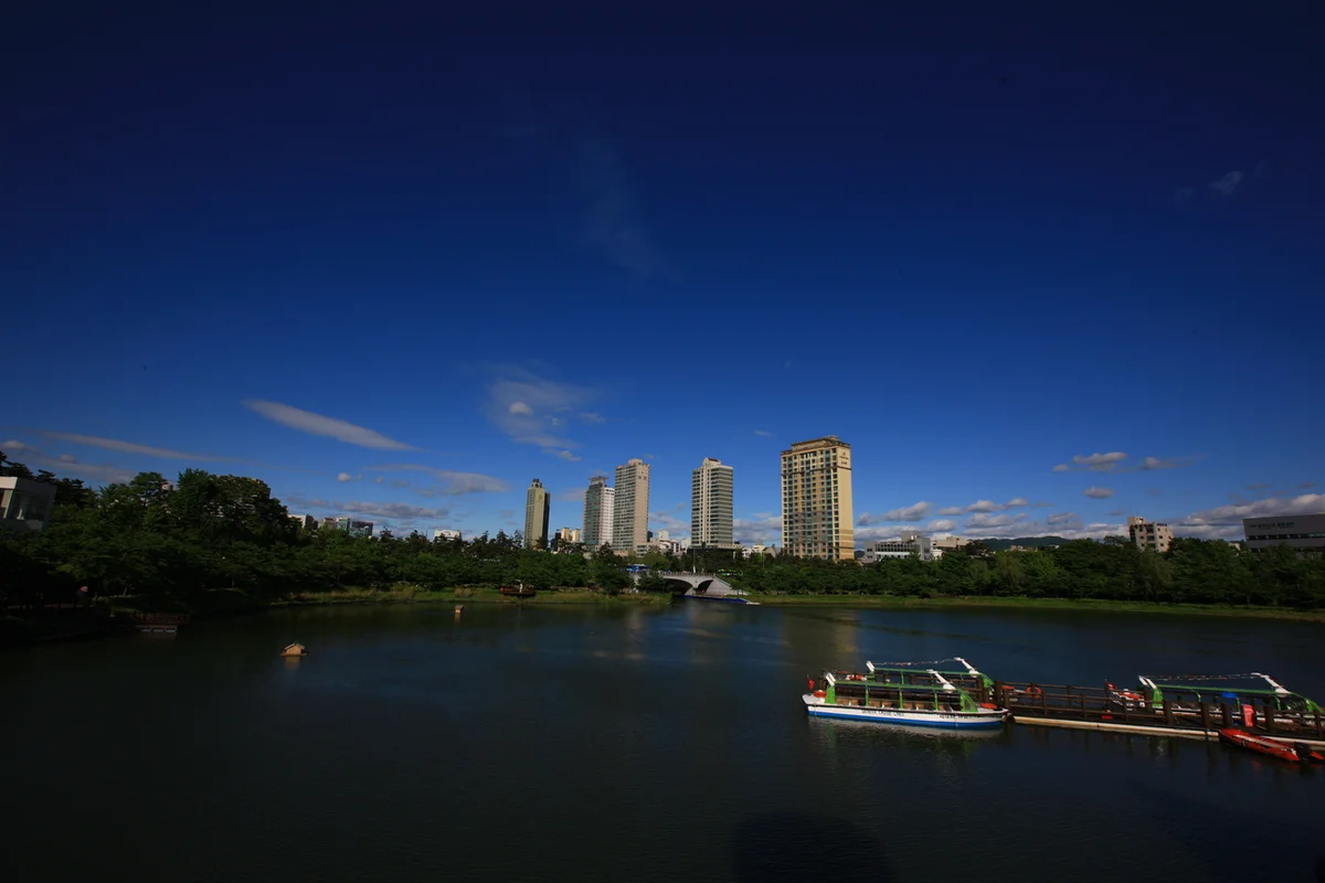 석촌호수 벚꽃축제 (출처 : 한국관광공사)